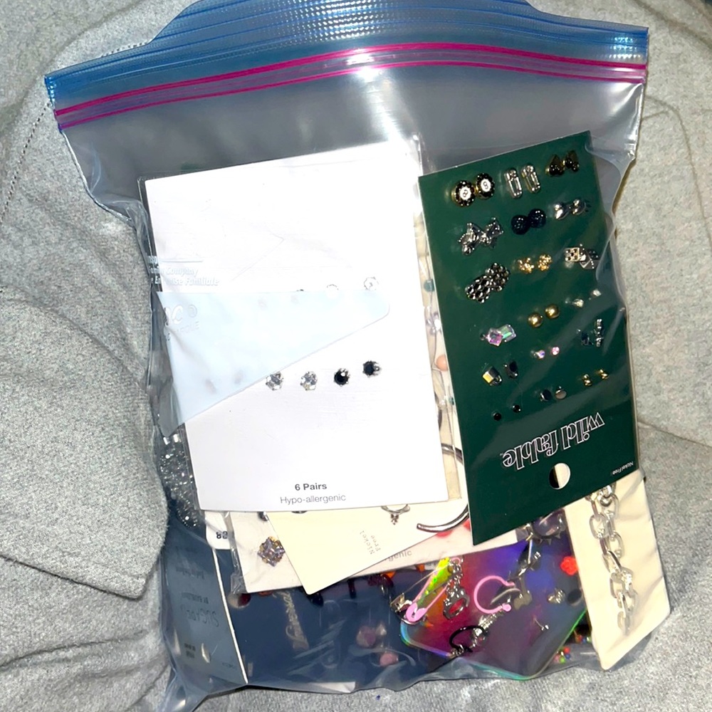 Lilys jewelry with many sets
